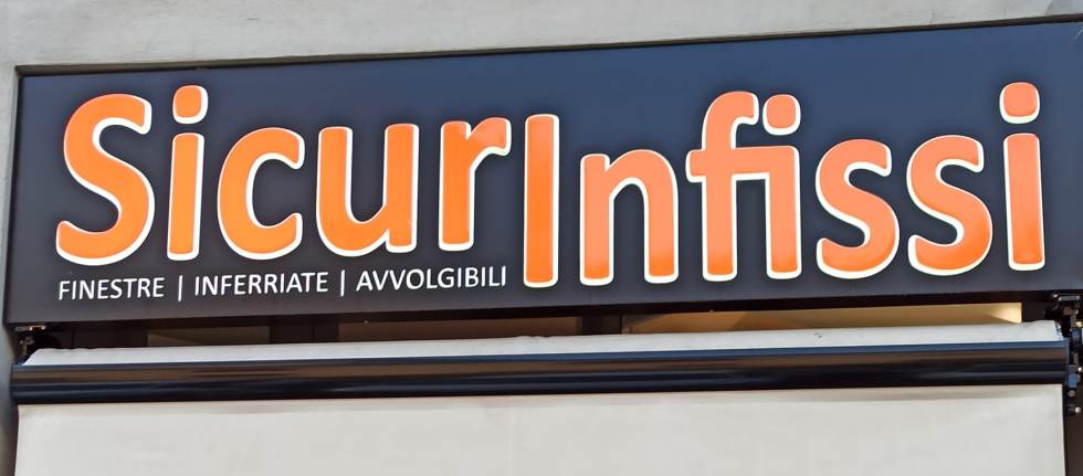 insegne luminose su misura  -Sicur infissi Roma